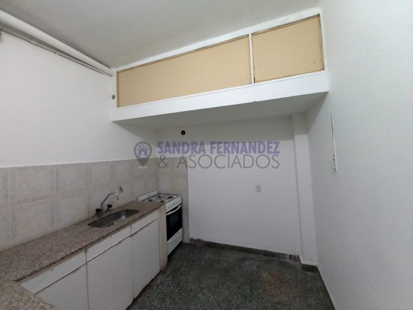 Neuquen. Alquiler. Local comercial. Oficina en dos plantas. Bajo Zona Comercial cercano Galería paseo del Sol