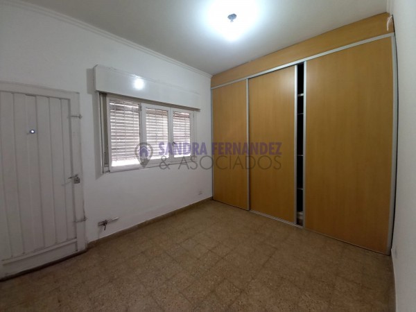 Neuquen. Alquiler. Local comercial. Oficina en dos plantas. Bajo Zona Comercial cercano Galería paseo del Sol