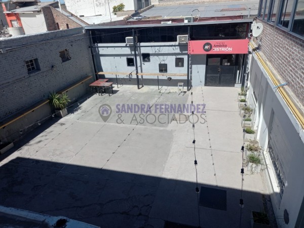 Neuquen. Alquiler. Local comercial. Oficina en dos plantas. Bajo Zona Comercial cercano Galería paseo del Sol