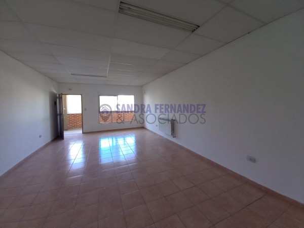 Neuquen. Alquiler. Local comercial. Oficina en dos plantas. Bajo Zona Comercial cercano Galería paseo del Sol