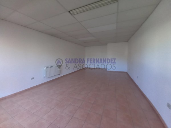 Neuquen. Alquiler. Local comercial. Oficina en dos plantas. Bajo Zona Comercial cercano Galería paseo del Sol