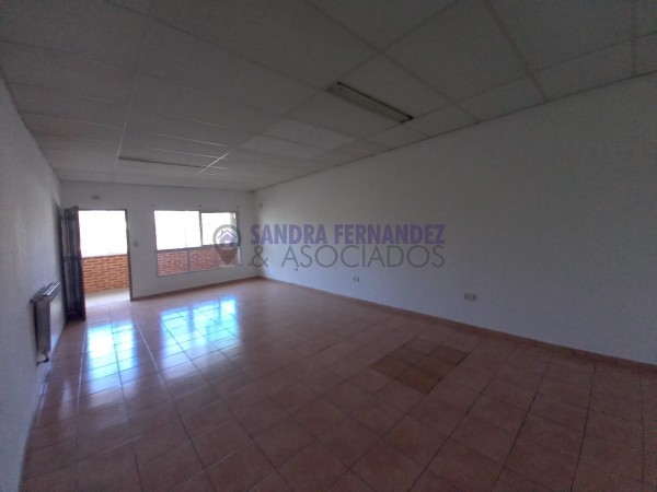 Neuquen. Alquiler. Local comercial. Oficina en dos plantas. Bajo Zona Comercial cercano Galería paseo del Sol