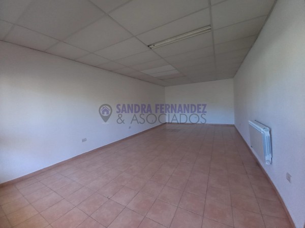 Neuquen. Alquiler. Local comercial. Oficina en dos plantas. Bajo Zona Comercial cercano Galería paseo del Sol