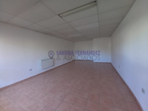 Neuquen. Alquiler. Local comercial. Oficina en dos plantas. Bajo Zona Comercial cercano Galería paseo del Sol