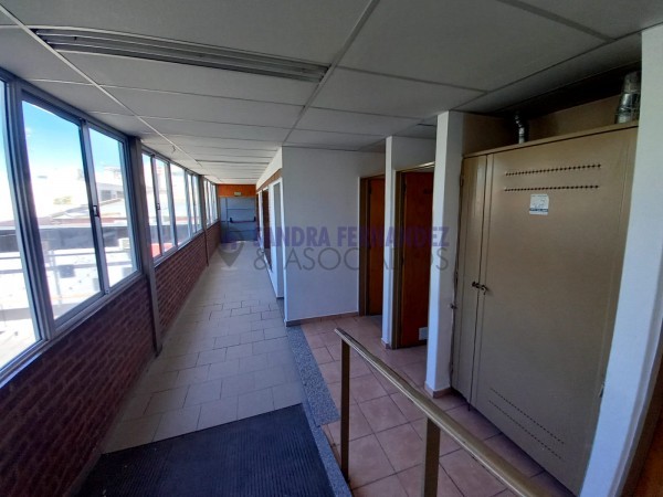 Neuquen. Alquiler. Local comercial. Oficina en dos plantas. Bajo Zona Comercial cercano Galería paseo del Sol