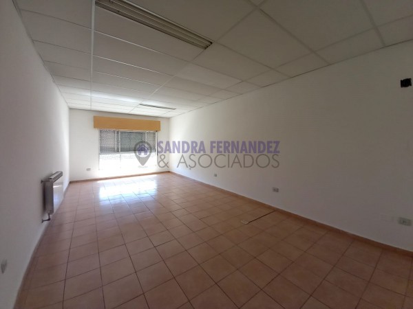 Neuquen. Alquiler. Local comercial. Oficina en dos plantas. Bajo Zona Comercial cercano Galería paseo del Sol