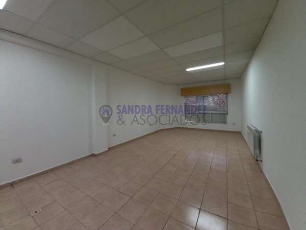 Neuquen. Alquiler. Local comercial. Oficina en dos plantas. Bajo Zona Comercial cercano Galería paseo del Sol