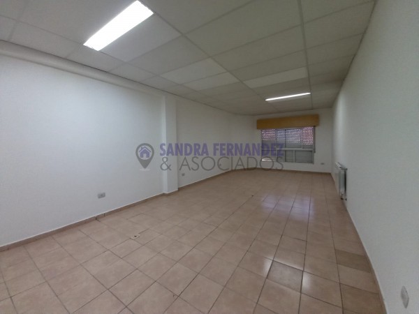 Neuquen. Alquiler. Local comercial. Oficina en dos plantas. Bajo Zona Comercial cercano Galería paseo del Sol