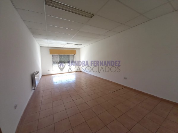 Neuquen. Alquiler. Local comercial. Oficina en dos plantas. Bajo Zona Comercial cercano Galería paseo del Sol