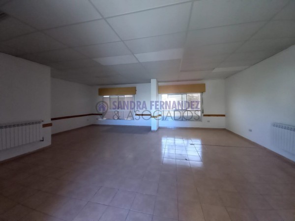 Neuquen. Alquiler. Local comercial. Oficina en dos plantas. Bajo Zona Comercial cercano Galería paseo del Sol