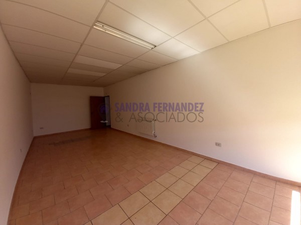 Neuquen. Alquiler. Local comercial. Oficina en dos plantas. Bajo Zona Comercial cercano Galería paseo del Sol