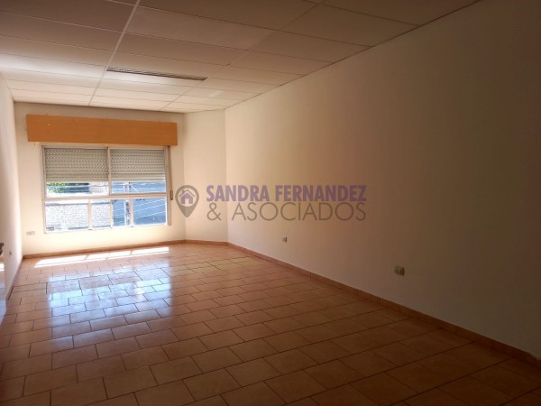 Neuquen. Alquiler. Local comercial. Oficina en dos plantas. Bajo Zona Comercial cercano Galería paseo del Sol