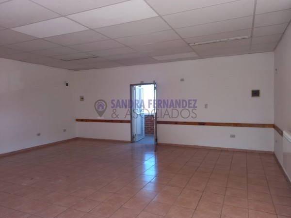 Neuquen. Alquiler. Local comercial. Oficina en dos plantas. Bajo Zona Comercial cercano Galería paseo del Sol