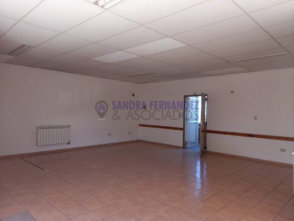 Neuquen. Alquiler. Local comercial. Oficina en dos plantas. Bajo Zona Comercial cercano Galería paseo del Sol