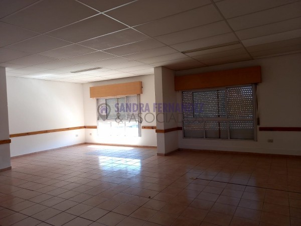 Neuquen. Alquiler. Local comercial. Oficina en dos plantas. Bajo Zona Comercial cercano Galería paseo del Sol