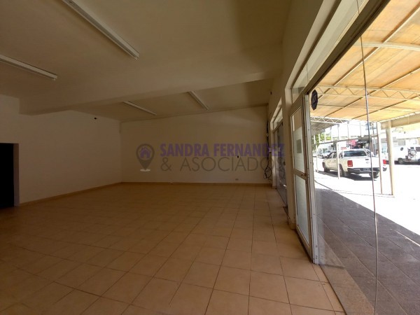 Neuquen. Alquiler. Local comercial. Oficina en dos plantas. Bajo Zona Comercial cercano Galería paseo del Sol