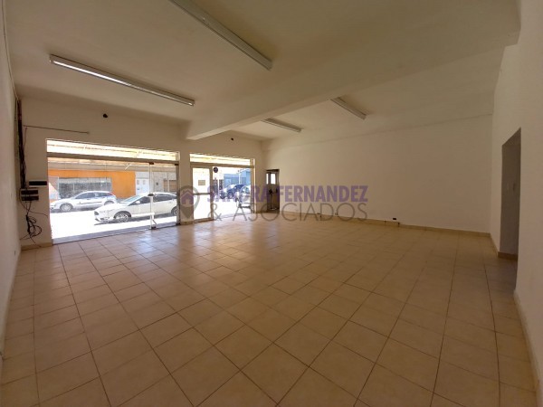 Neuquen. Alquiler. Local comercial. Oficina en dos plantas. Bajo Zona Comercial cercano Galería paseo del Sol