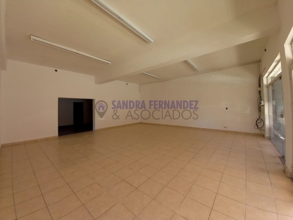 Neuquen. Alquiler. Local comercial. Oficina en dos plantas. Bajo Zona Comercial cercano Galería paseo del Sol