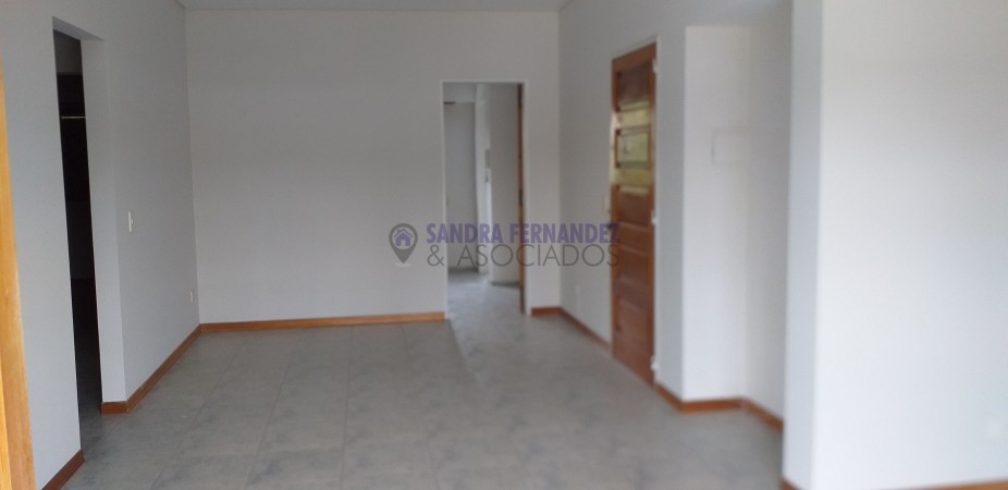 Neuquen. Alquiler. Centro Alto. Departamento semipiso 2  dormitorios. Sin Cochera