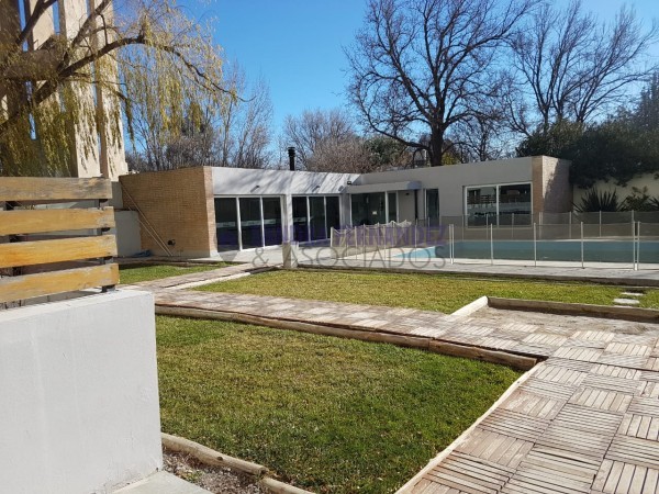 Rio Negro. Cipolletti. Alquiler - Venta. Departamento edificio Nova, 1 dormitorio. (piscina)