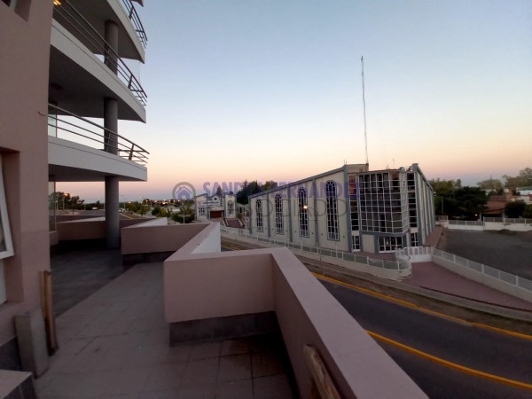 Neuquen. Alquiler. Semipiso  3 dormitorios Cochera Baulera. Torre Dali Santa Genoveva