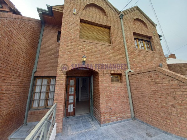 Neuquen. Alquiler Triplex. Barrio Maria Auxiliadora. 