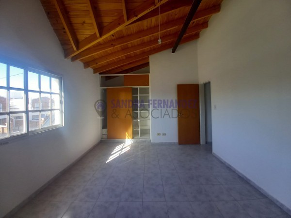 Neuquen. Alquiler. Duplex 3 dormitorios Barrio Rincón de Emilio 