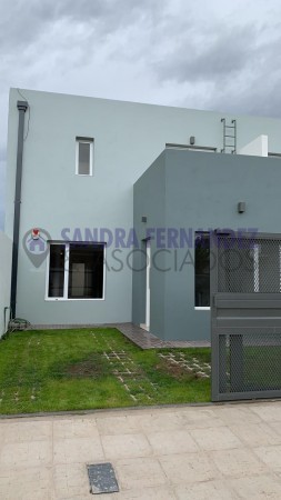 Rio Negro Cipolletti Duplex 3 dormitorios (suite) en La Falda