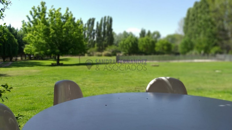 Neuquen. Plottier. Alquiler Casa en entorno natural. Vista al rio Limay. Pileta