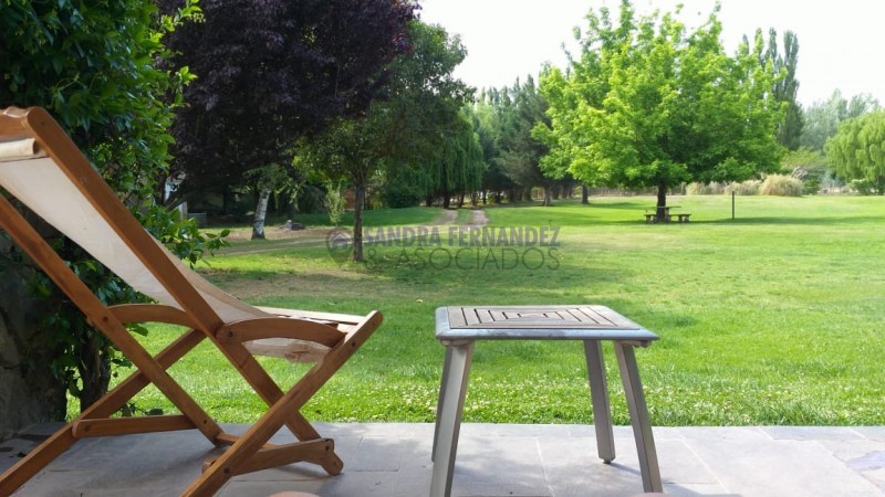 Neuquen. Plottier. Alquiler Casa en entorno natural. Vista al rio Limay. Pileta