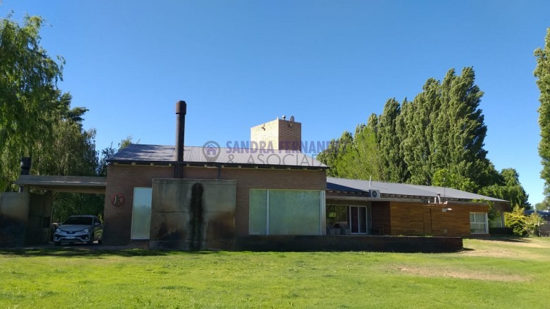 Neuquen. Plottier. Alquiler Casa en entorno natural. Vista al rio Limay. Pileta