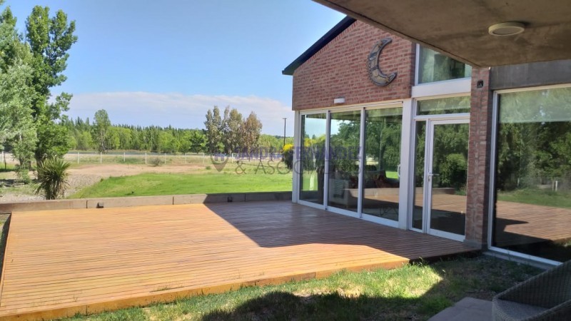 Neuquen. Plottier. Alquiler Casa en entorno natural. Vista al rio Limay. Pileta