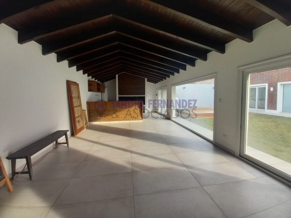 Neuquen. Alquiler (VENTA-PERMUTA) Casa Nivel Gerencial Barrio Santa Genoveva