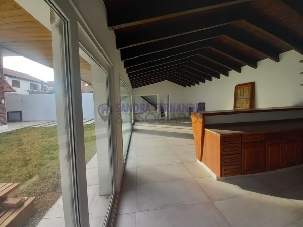 Neuquen. Alquiler (VENTA-PERMUTA) Casa Nivel Gerencial Barrio Santa Genoveva