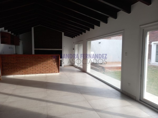 Neuquen. Alquiler (VENTA-PERMUTA) Casa Nivel Gerencial Barrio Santa Genoveva