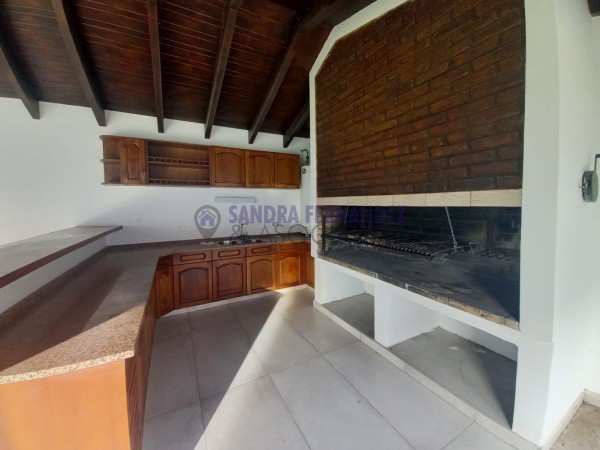 Neuquen. Alquiler (VENTA-PERMUTA) Casa Nivel Gerencial Barrio Santa Genoveva