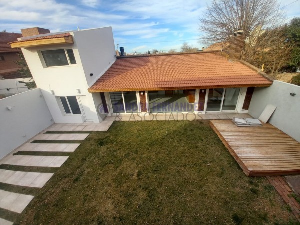 Neuquen. Alquiler (VENTA-PERMUTA) Casa Nivel Gerencial Barrio Santa Genoveva