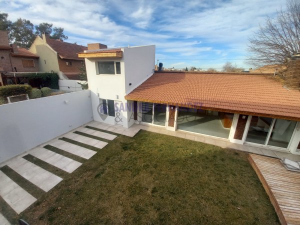 Neuquen. Alquiler (VENTA-PERMUTA) Casa Nivel Gerencial Barrio Santa Genoveva