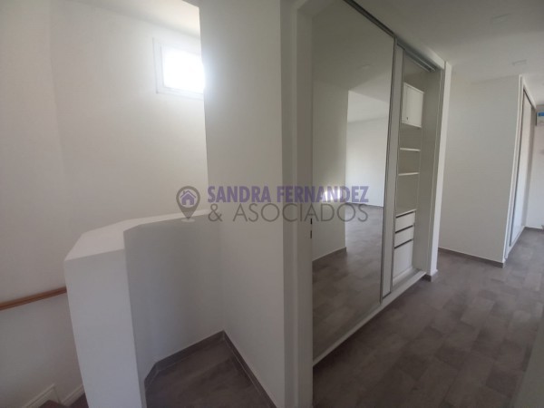 Neuquen. Alquiler (VENTA-PERMUTA) Casa Nivel Gerencial Barrio Santa Genoveva