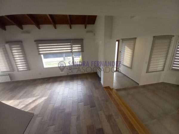 Neuquen. Alquiler (VENTA-PERMUTA) Casa Nivel Gerencial Barrio Santa Genoveva