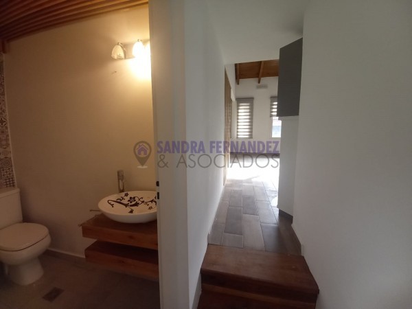 Neuquen. Alquiler (VENTA-PERMUTA) Casa Nivel Gerencial Barrio Santa Genoveva