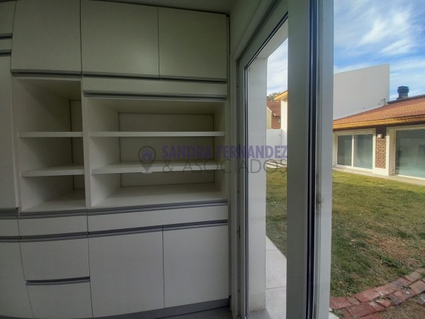 Neuquen. Alquiler (VENTA-PERMUTA) Casa Nivel Gerencial Barrio Santa Genoveva