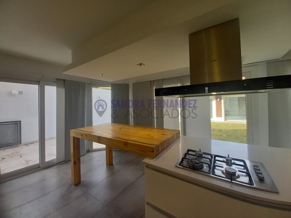 Neuquen. Alquiler (VENTA-PERMUTA) Casa Nivel Gerencial Barrio Santa Genoveva