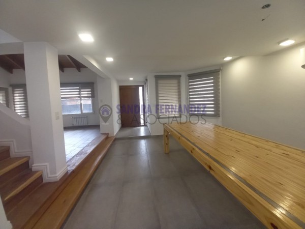 Neuquen. Alquiler (VENTA-PERMUTA) Casa Nivel Gerencial Barrio Santa Genoveva