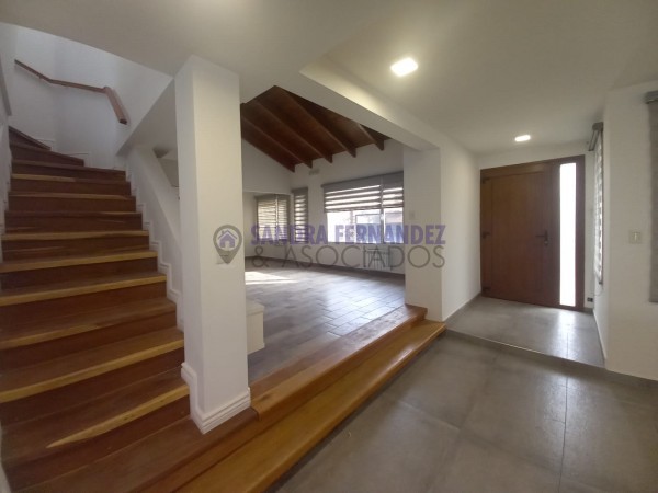 Neuquen. Alquiler (VENTA-PERMUTA) Casa Nivel Gerencial Barrio Santa Genoveva