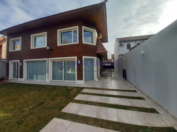 Neuquen. Alquiler (VENTA-PERMUTA) Casa Nivel Gerencial Barrio Santa Genoveva