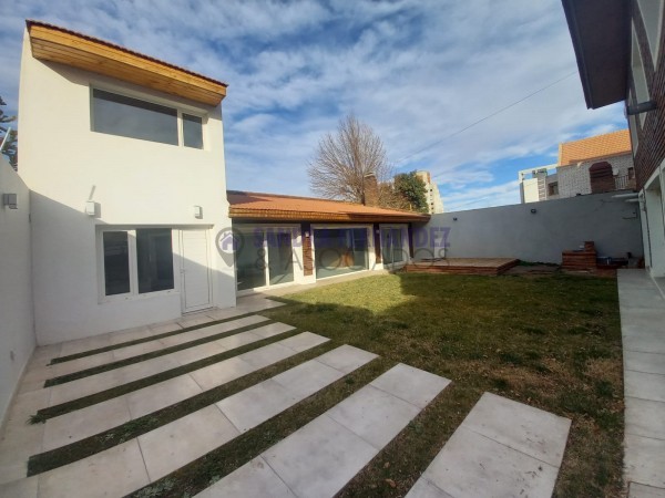 Neuquen. Alquiler (VENTA-PERMUTA) Casa Nivel Gerencial Barrio Santa Genoveva