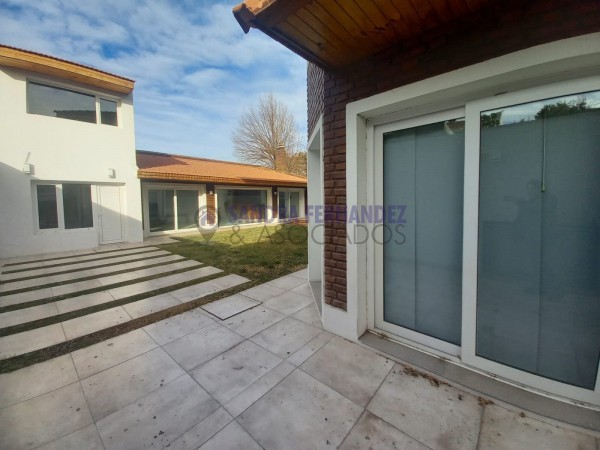 Neuquen. Alquiler (VENTA-PERMUTA) Casa Nivel Gerencial Barrio Santa Genoveva