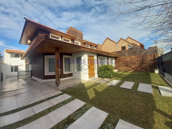 Neuquen. Alquiler (VENTA-PERMUTA) Casa Nivel Gerencial Barrio Santa Genoveva