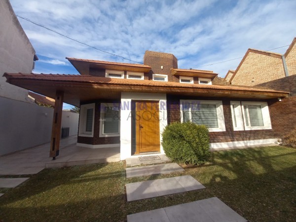 Neuquen. Alquiler (VENTA-PERMUTA) Casa Nivel Gerencial Barrio Santa Genoveva